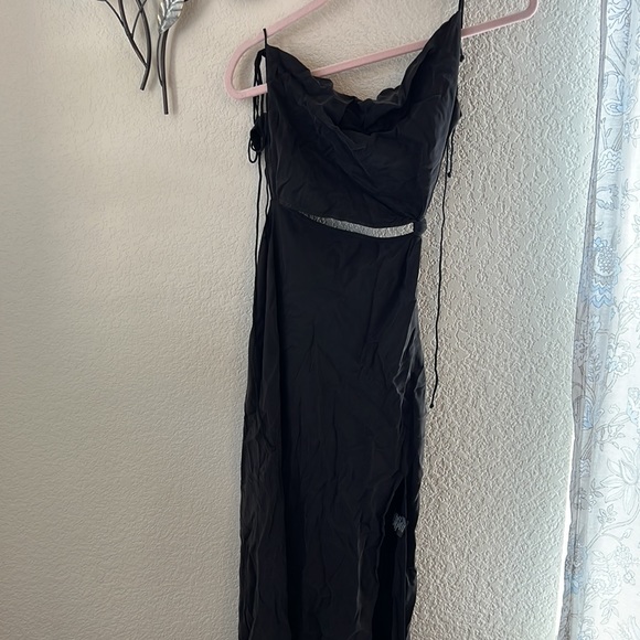 For love and lemons Kyra Cut Out Maxi Dress in Black - Picture 5 of 16